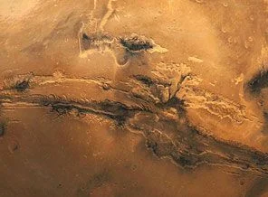 Mars'ın üzerindeki çatlaklarla ilgili yeni teori!