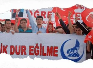 MHP'den ilk bayrak tepkisi!