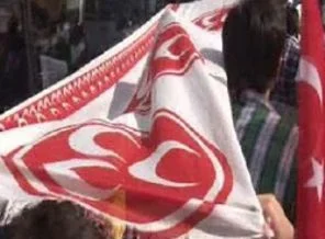 MHP'lilerden Başbakan'a ikinci bayrak jesti