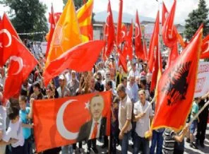 Miting için 30 bin bayrak dağıtıldı