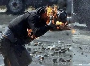 Molotofçular kendilerini yaktı