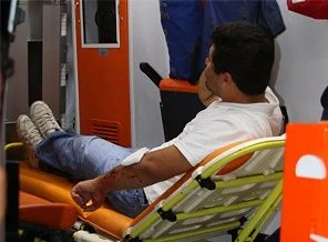 Müdahale sırasında 2 polis bıçakla yaralandı
