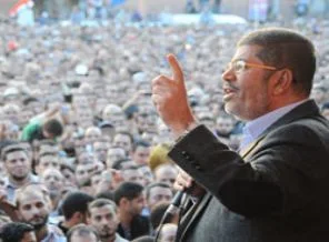 Mursi taraftarlarıyla muhalefet meydanlara iniyor