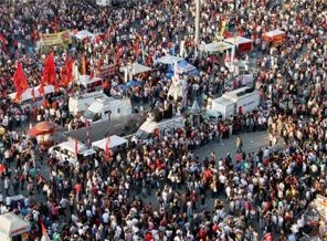 Nazım Hikmet Oratoryosu'nda Taksim protestosu