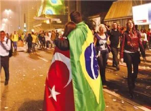 Nedeni, tarzı aynı, direnme kültürü farklı