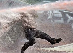 New York Times: Polis İstanbul'da kaos gecesi başlattı