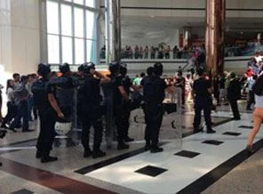 Polis Cevahir AVM'ye girdi