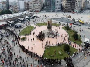 Polis Taksim'de güvenlik alarmı!