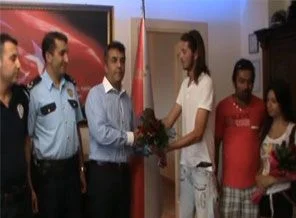 Polise özür ziyareti