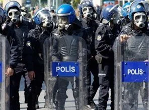 Polislerden meslektaşlarına: Görevini zevkle icra edenlere acıyorum