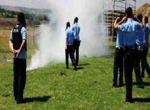 Polislerin gaz tatbikatı gerçeği aratmadı