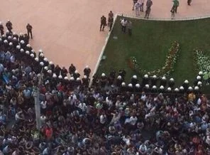Polisten Taksim'de 'meydanı boşaltın' uyarısı