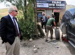 Ricciardone tamircinin hesap numarası istedi