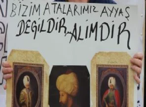 Rizeli gençler polise destek verdi
