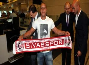 Roberto Carlos raporunu sundu