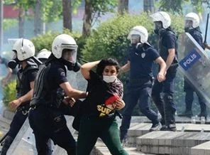 Rousseau'dan 'Emniyet'te soyunmamı istediler' iddiası