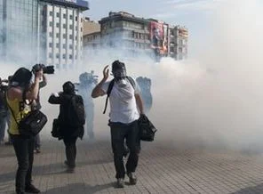 RSF: Gazeteciler krizin günah keçileri