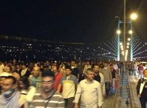 Sabaha karşı köprüden geçtiler