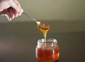 Sahte balın parasını icrayla geri aldı