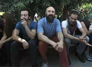 Sanatçılar: Gezi Parkı'nda 'şiddeti durdurun'