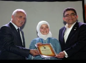 Savaşın çocukları diplomalarını aldı
