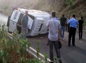 Siirt'te işçi servisi devrildi: 10 yaralı