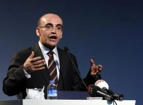 Şimşek yabancı gazetecilerle kapıştı