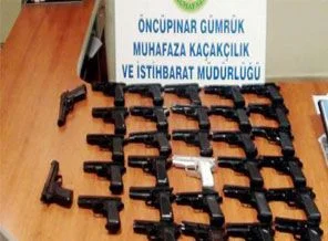 Suriye'ye giden araçtan 31 tabanca çıktı
