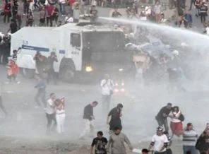 Taksim'de 15 kişi gözaltına alındı