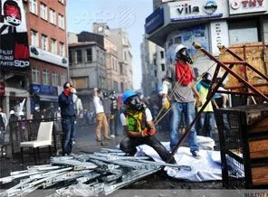 Taksim'deki eylemcilerden dev sapan