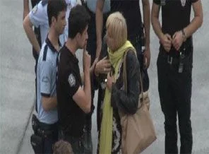 Taksim'e girmek isteyen Alman Roth'a izin yok