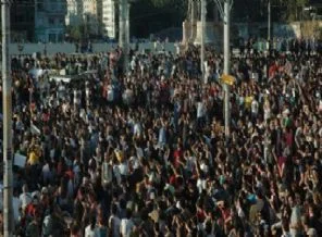 Taksim Meydanı'nda oturma eylemi