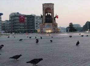 Taksim Meydanı yayalara açıldı