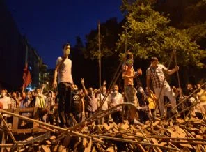 Tarık Ali: Türkiye, birden değişti, yeni nesil siperlerde!