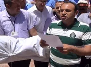 Taşeron işçilerden kefenli eylem