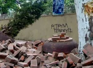 Taşlar sabah döşeniyor, akşam söküyorlar