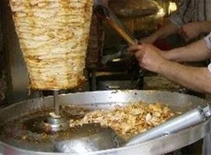 Tavuk döner 60 kişiyi zehirledi