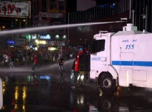 Tomaları Türk bayrakları ile donattılar