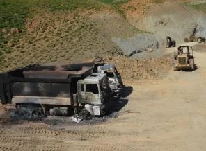 Tunceli'de 6 araç ateşe verildi