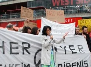 Türk düşmanı vekile eylemci Türklerden alkış