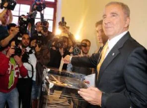 Ünal Aysal yeniden başkan