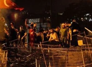 Üsküdar'dan Taksim'e bakış: Dış güçlerin oyunu