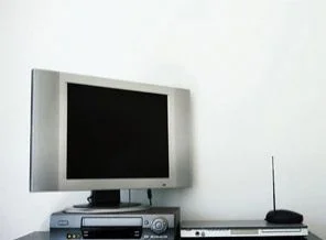 Üzerine televizyon devrilen çocuk öldü