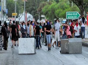 Yakıp yıkan göstericilere vatandaş tepkisi