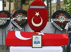 Yaşamını yitiren komiser toprağa verildi