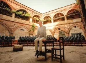 Yaşardım yine böyle kan revan içinde