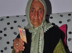 103 yaşında nüfus cüzdanı sahibi oldu