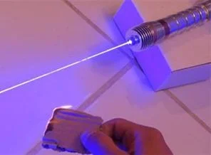 20 yaşındaki mucit ışın kılıcı yaptı