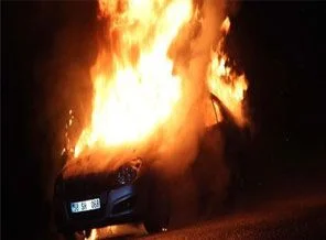 9 yaşındaki çocuk polisin aracını yaktı