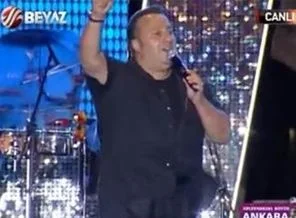Ahmet Hakan, İsmail Türüt'ün şarkısına isyan etti!